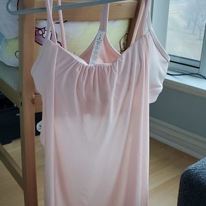 Lululemon tank w/bra